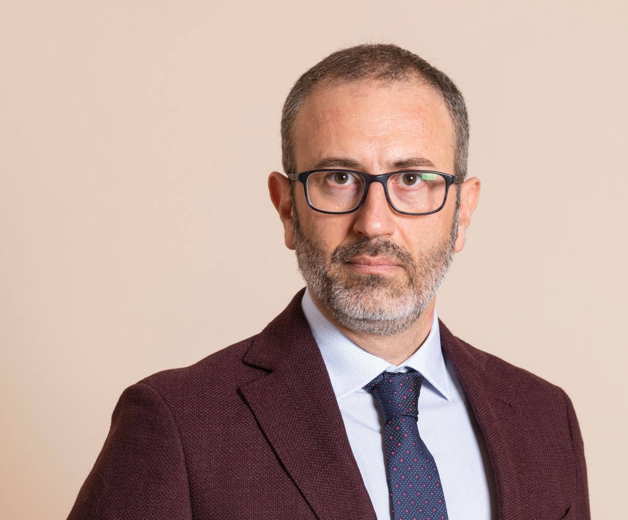 <span style='line-height: 0.6'>Marco Filippone</span><br />
<span style='color:#00b5e2;font-size:25px;line-height: 0.6 !important;'><br />
Responsabile degli Affari Legali</span>
