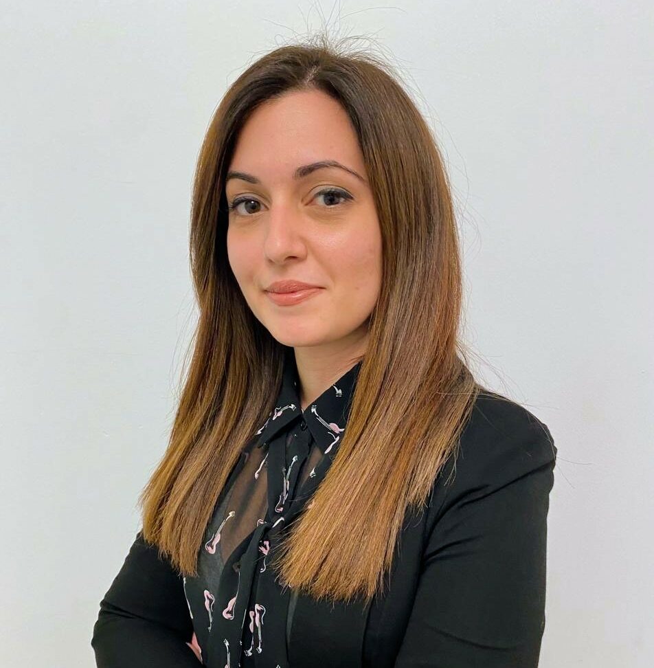 <span style='line-height: 0.6'>Giorgia Di Bari</span><br />
<span style='color:#00b5e2;font-size:25px;line-height: 0.6 !important;'><br />
Associate Middle Office & Finance</span>