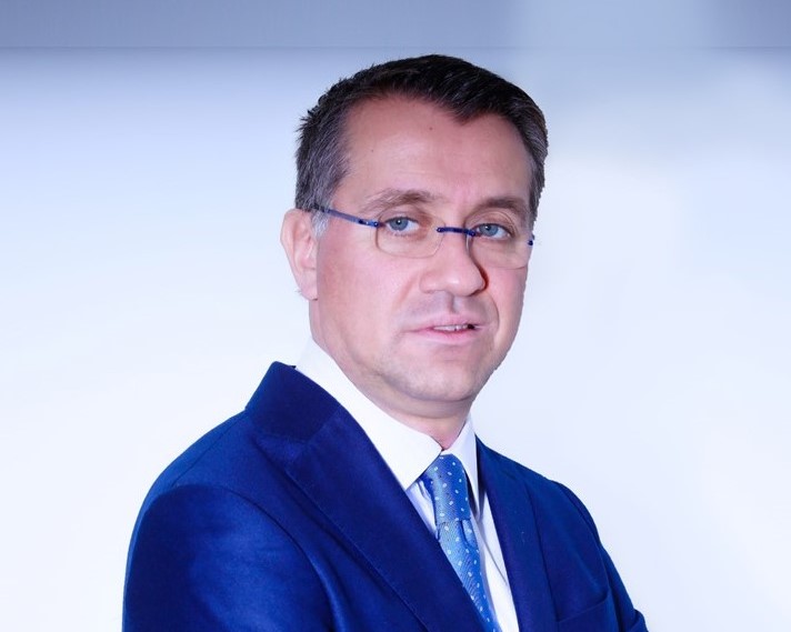 <span style='line-height: 0.6'>Giuseppe Semeraro</span><br />
<span style='color:#00b5e2;font-size:25px;line-height: 0.6 !important;'><br />
Fund Solution Senior Director</span>